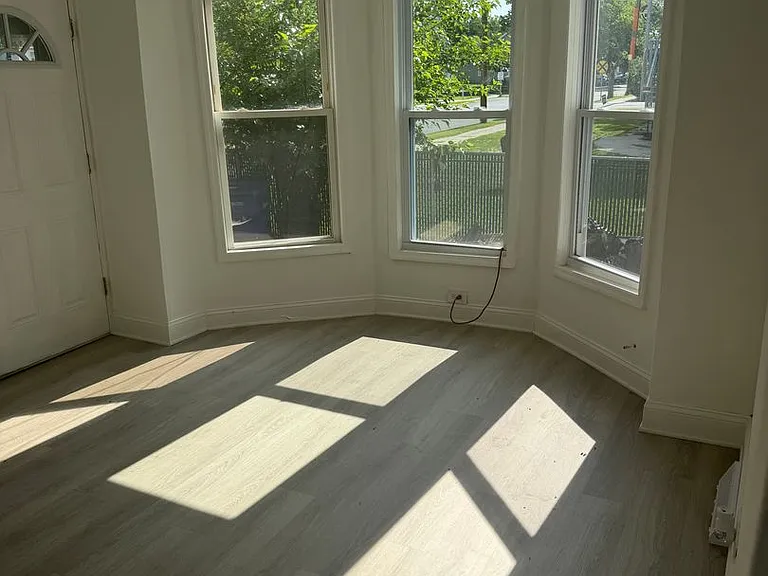 219 E Mulberry St — Photo 3
