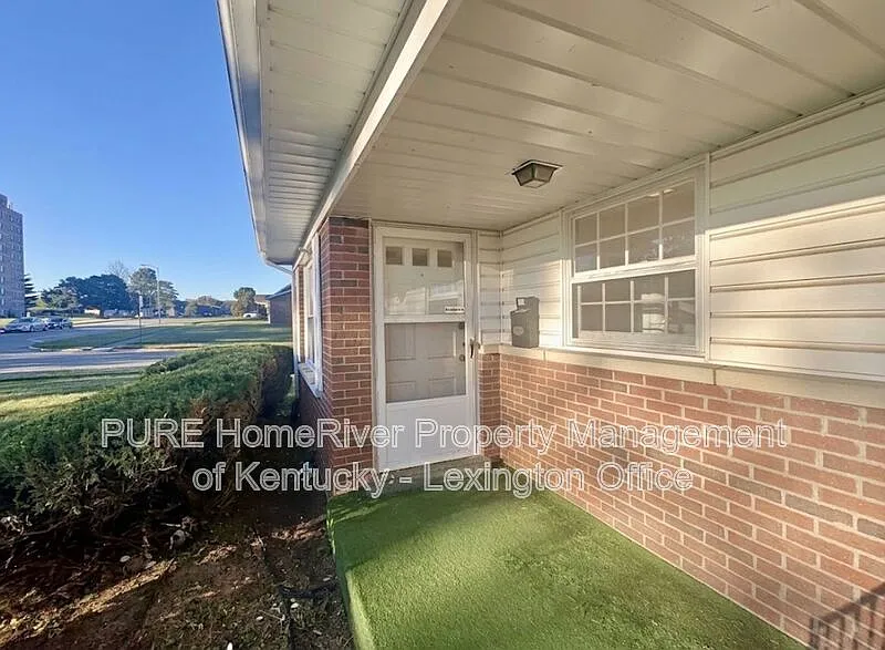 2 bed, 1.0 bath, 800 sqft, $1,095 — Photo 2