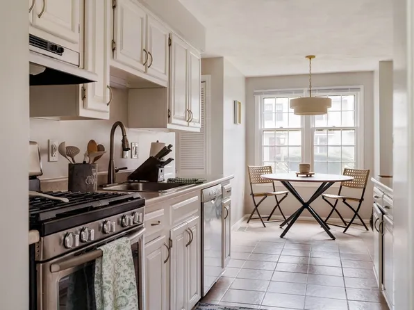 81 Apache Way Unit 81, Tewksbury, MA 01876
