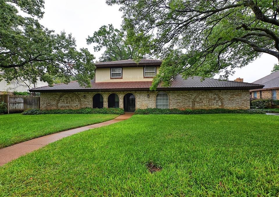 1st image of 2215 Southcrest Dr