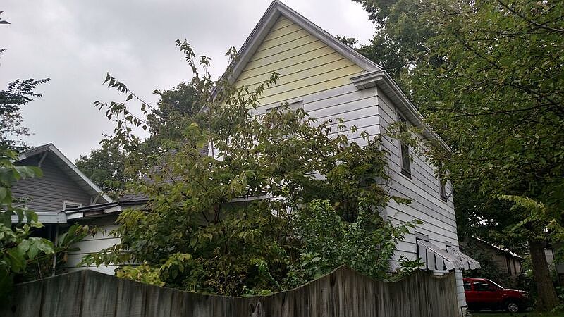 2nd image of 2815 S Monroe St