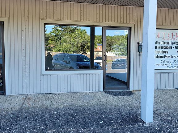 4th image of 404 Edgewood Dr