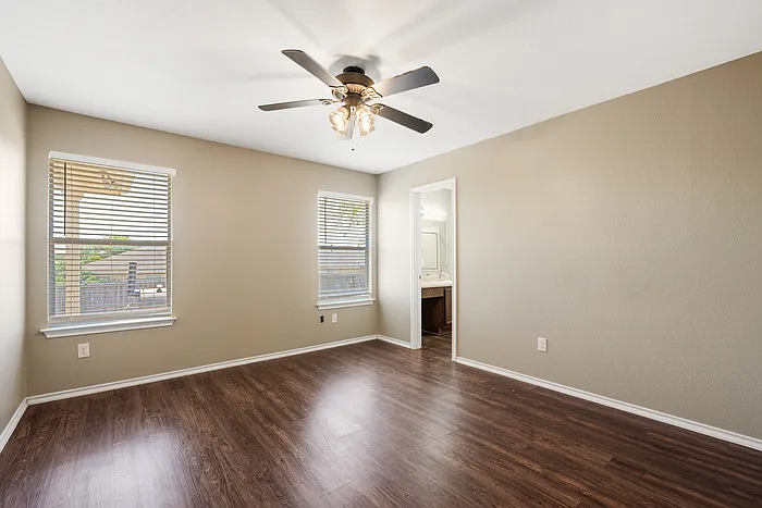 3 bed, 2.0 bath, 1560 sqft, $1,795 — Photo 4