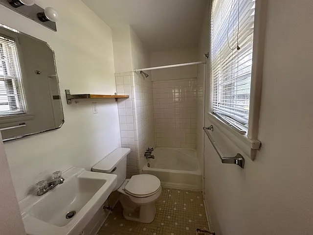 611 W Liberty St #2 — Photo 6