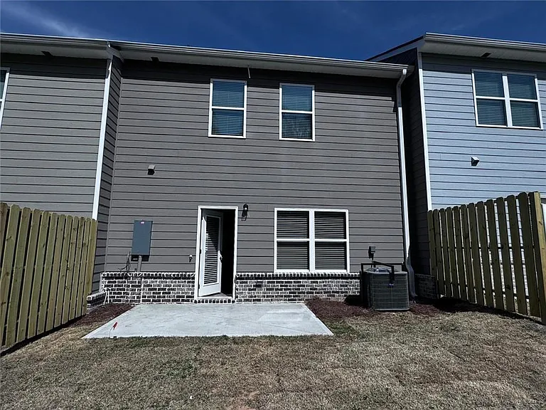 2618 Swan Lake Dr — Photo 5