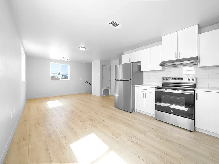 236 1/2 W 84th Pl #A — Photo 6