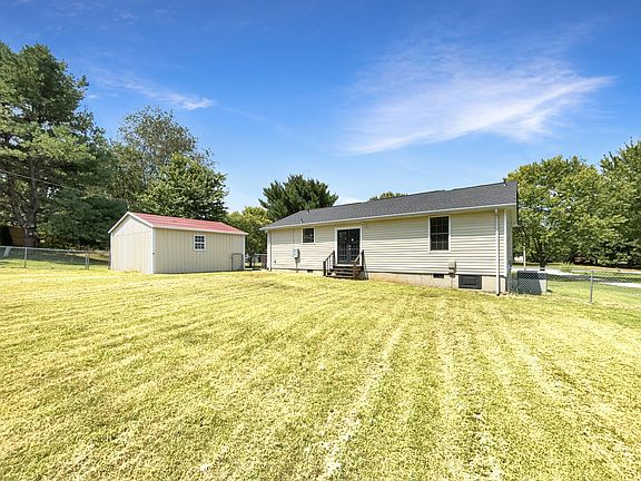 5th image of 606 Mason Ct