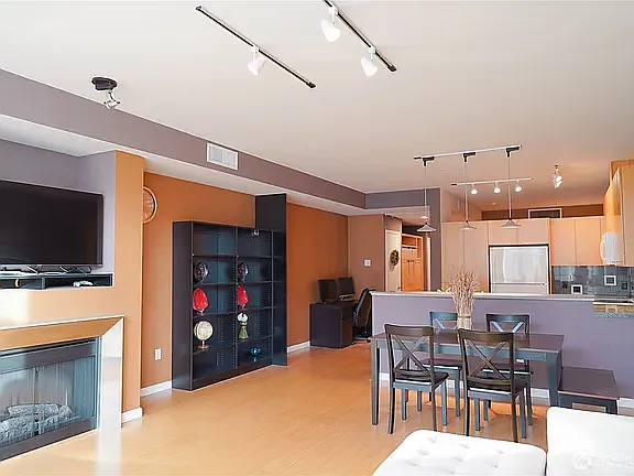 17 W Mercer St #207 — Photo 6
