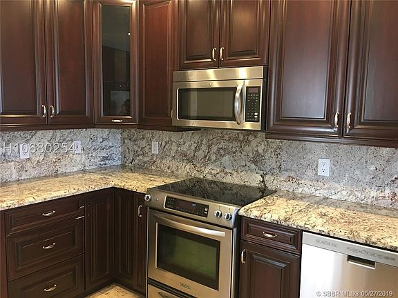 2nd image of 20885 NE 31st Pl