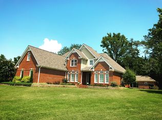 52 Valleybrook Dr, Columbus, MS 39702