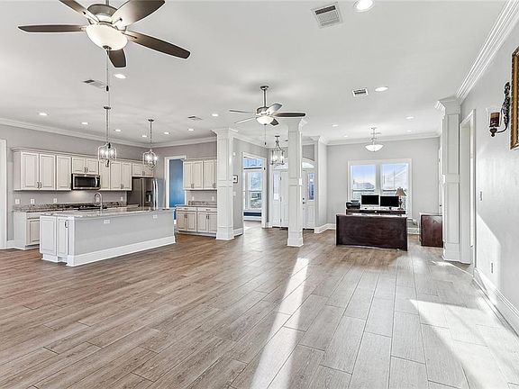 3rd image of 3637 Lake Timberlane Dr