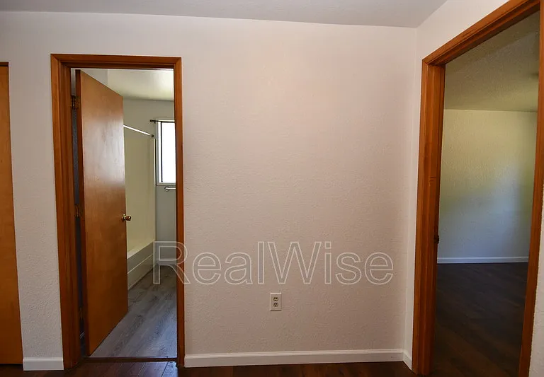 936 SE Sharon Ave — Photo 8