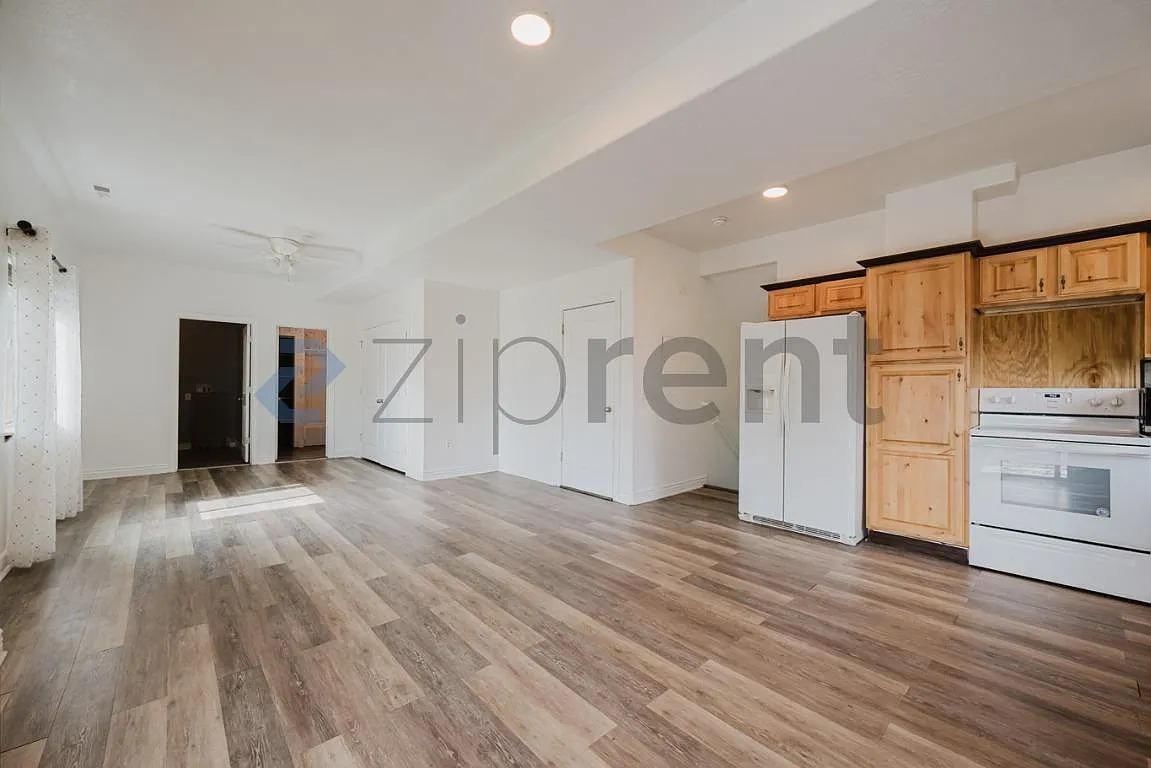 4 bed, 1600 sqft, $2,000 — Photo 1