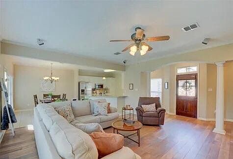 4th image of 10480 Plum Creek Dr