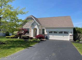 70 Sheldon Dr, Mechanicville, NY 12118