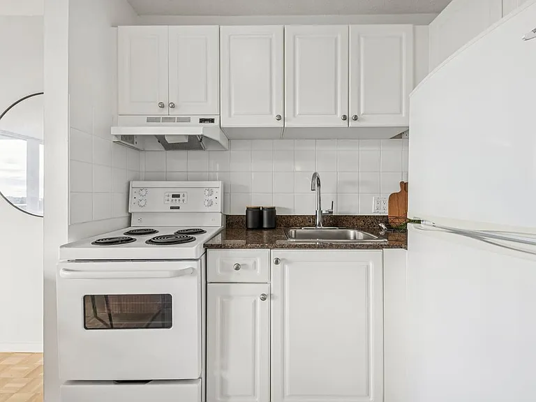 1305 W 12th Ave — Photo 21
