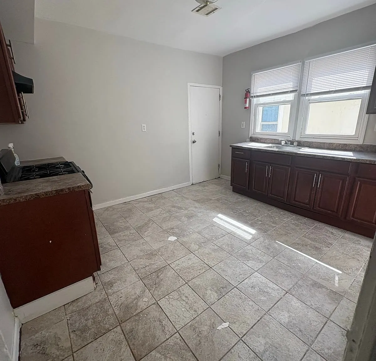 58 Clinton Pl — Photo 1