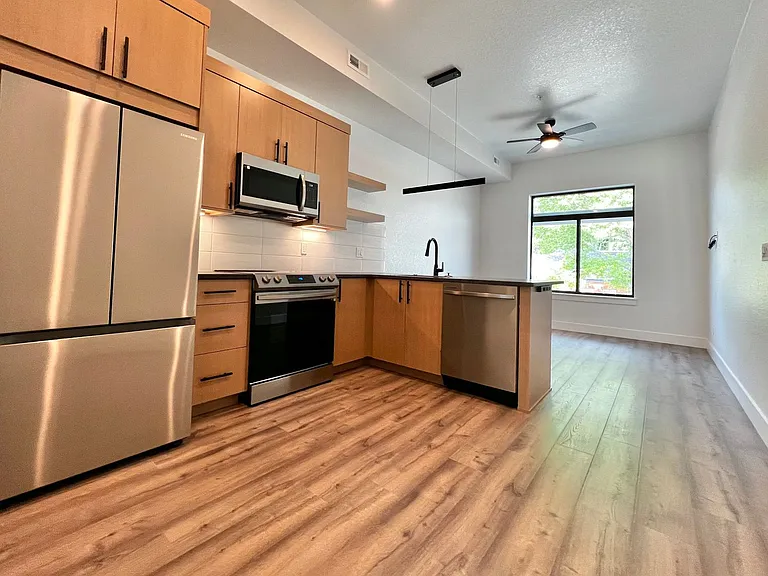 400 N Garfield Ave #203 — Photo 14