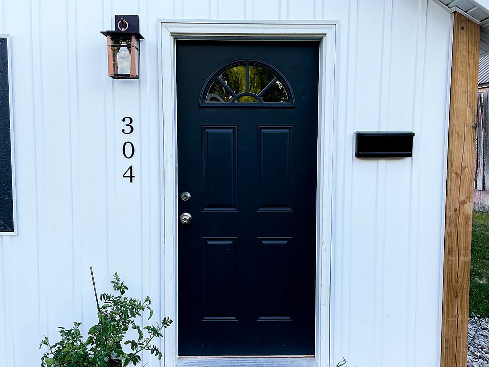 1st image of 304 W 16th St