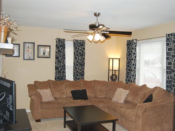 3rd image of 146 Willard Ave