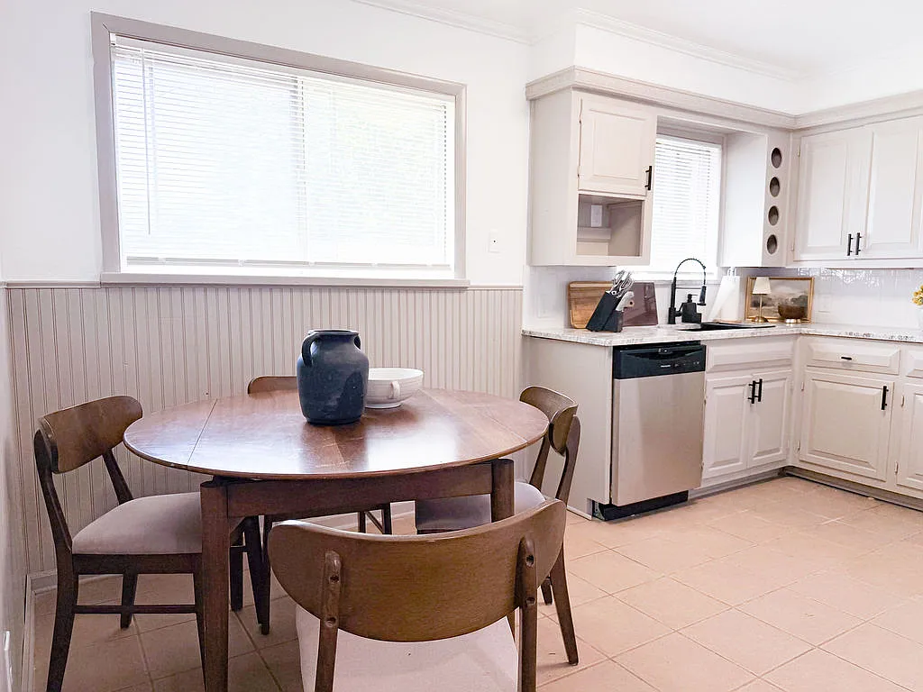3 bed, 900 sqft, $1,100 — Photo 2
