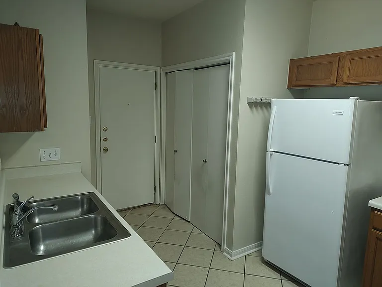 2206 S Bagdad Rd #B — Photo 5