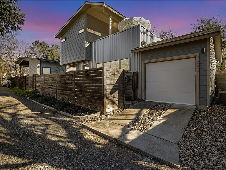 1402 Singleton Ave #B — Photo 2