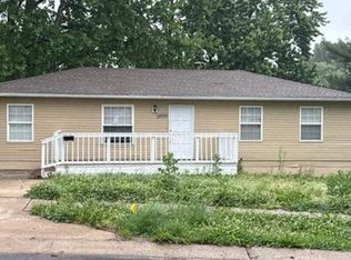 18919 E Arrowhead Dr, Independence, MO 64056
