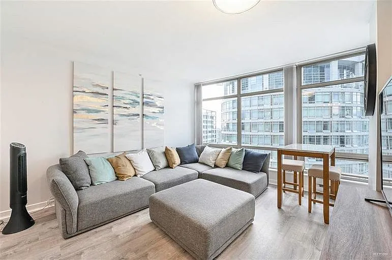 Building Photo - 1200 Alberni St #1A