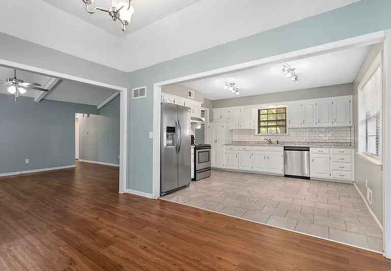 3513 NE Stanton St — Photo 5
