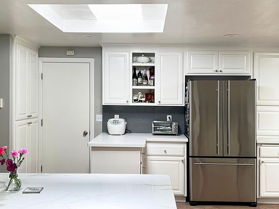 4th image of 141 Westchester St