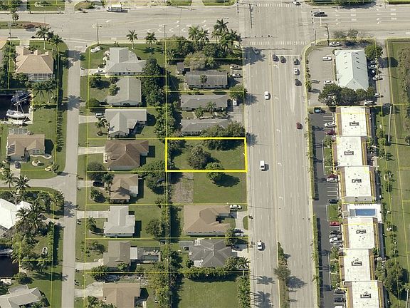 3rd image of 322 Cape Coral Pkwy W