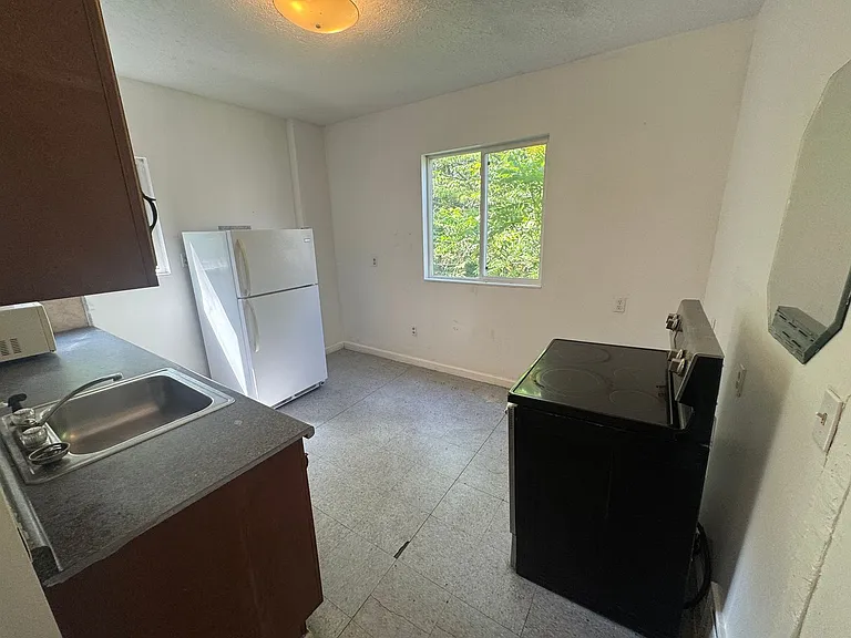 740 Fern St — Photo 6