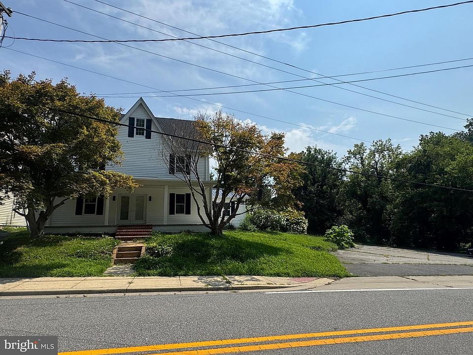 2nd image of 224 Main St