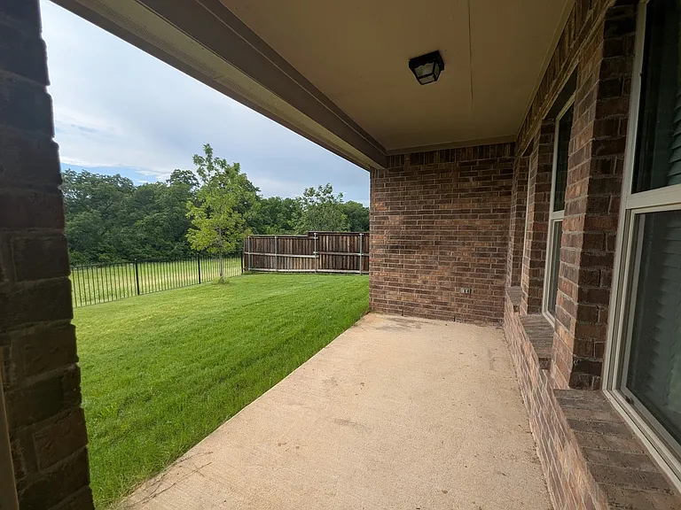 1740 Alamandine Ave — Photo 24