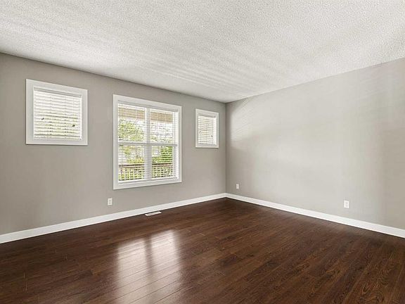 5th image of 218 W Kingsbridge Rd SE