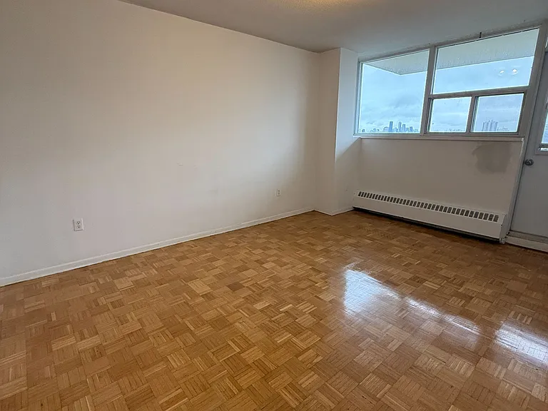 161 Oakwood Ave #902 — Photo 7
