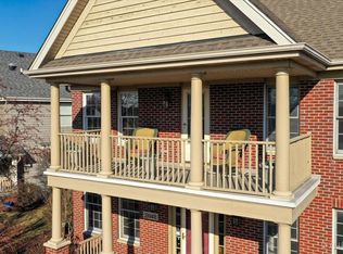 39W418 Armstrong Ln, Geneva, IL 60134