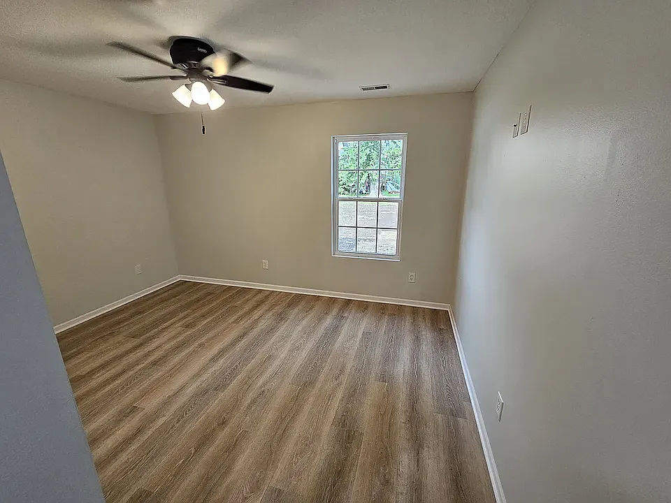 3 bed, 1250 sqft, $2,050 — Photo 4