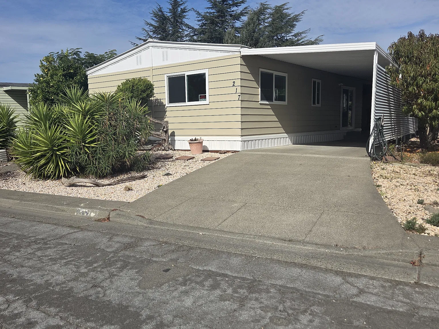 217 Regency Ct — Photo 1