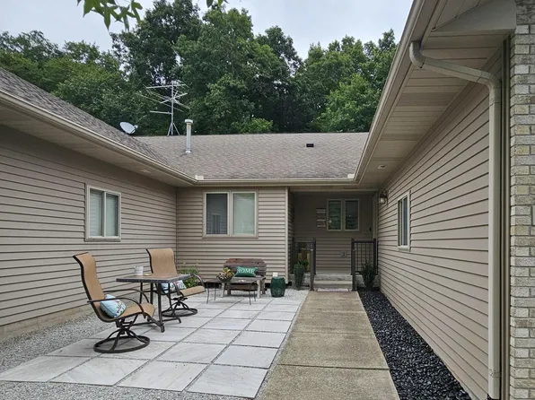 8094 Misty View Dr SW, Byron Center, MI 49315