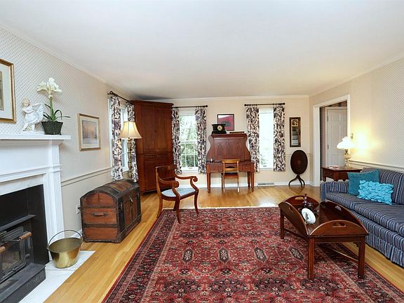 5th image of 321 Meadow Ln