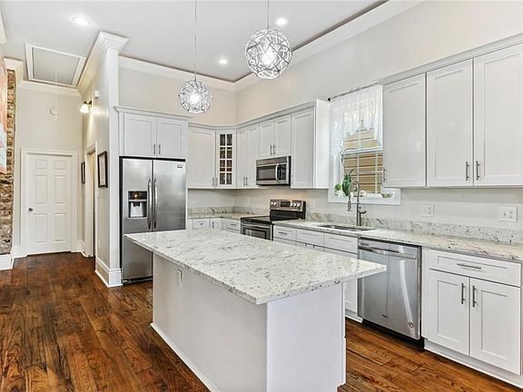 4th image of 2921 Saint Peter St