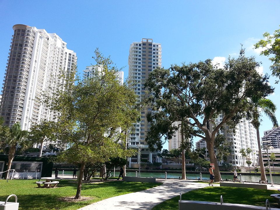 2nd image of 495 Brickell Ave APT 1009