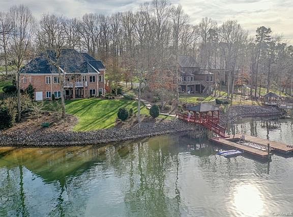 3rd image of 135 Long Cove Ln