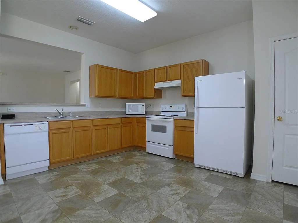 Building Photo - 6829 Lake Eaglebrooke Dr