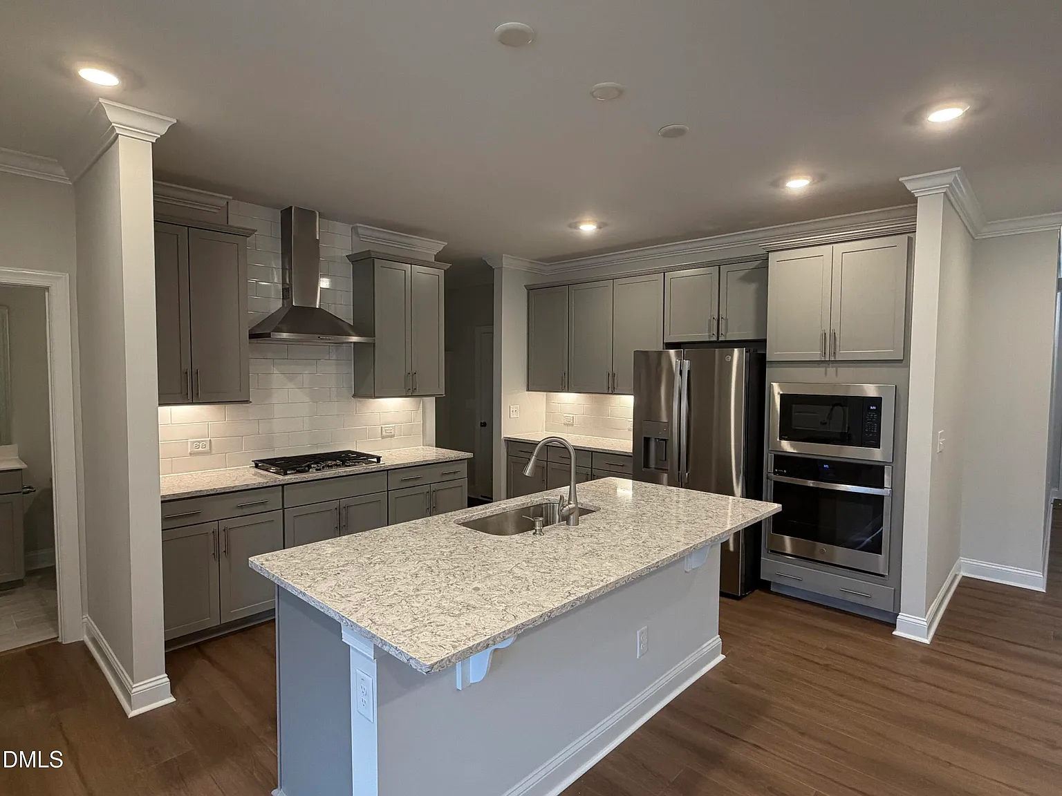 3 bed, 2.5 bath, 2321 sqft, $2,450 — Photo 4