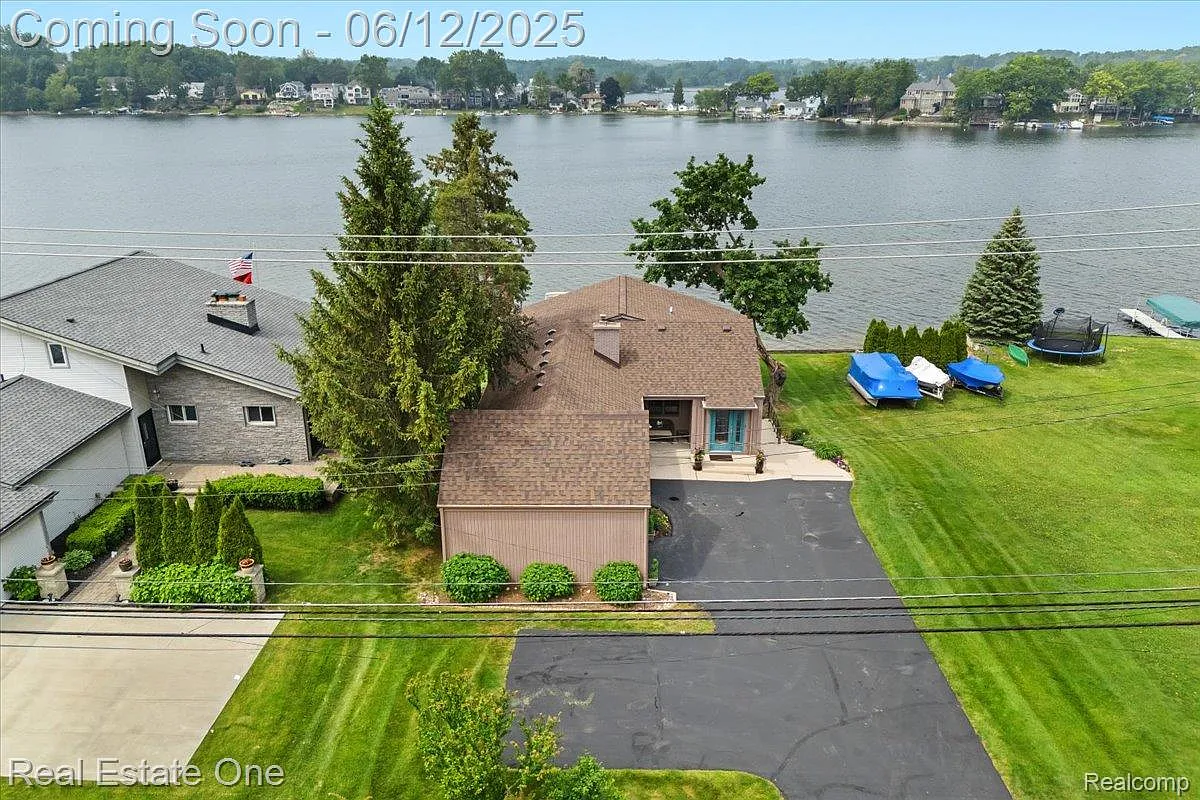 10164 Elizabeth Lake Rd photo 1