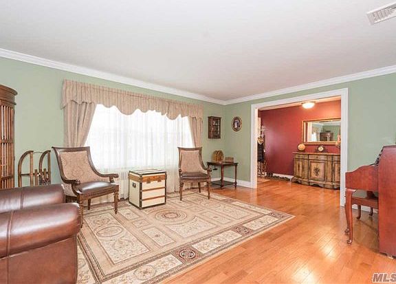 2nd image of 27 Bayview St W