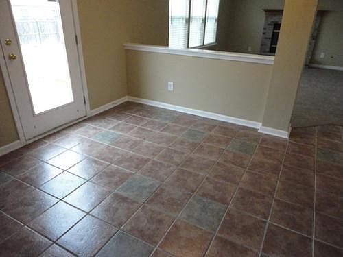 4th image of 709 Bluff Creek Dr